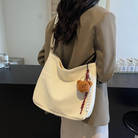 Sac À Bandoulière Grande Capacité Pour Femme En Cuir PU Grainé Rétro Style Hobo Avec Charm Ours Mignon Sangle Réglable