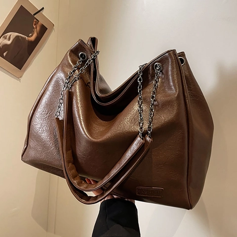 Große Damen Tote Bag Weiches PU Leder Retro Schultertasche Mit Metallkette Minimalistisch Für Alltag