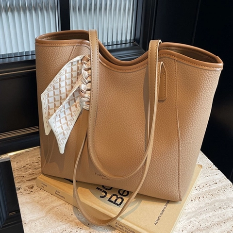 Große Damen Tote Bag PU Leder Lychee Narbung Mit Bedrucktem Schal Mode Pendler Schultertasche
