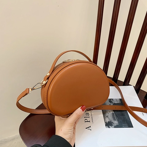 Bolso Bandolera De Concha Vintage Cuero PU Semicircular Bolso De Hombro Con Herrajes Dorados Correa Ajustable Para Mujer Simple