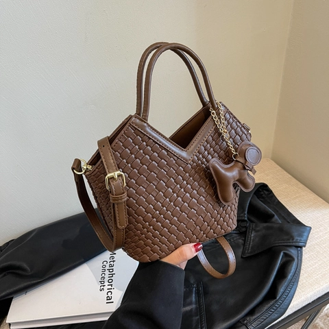 Sac Seau Chic En Cuir PU Tressé Avec Ouverture En V Et Breloque Chien Bandoulière Réglable Sac À Main Pour Femmes