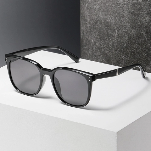 Square Frame Polarized Sunglasses TAC Lens UV400 Protection PC Frame With Rivets For Outdoor Driving Fashion Unisex