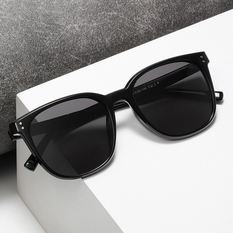 Square Frame Polarized Sunglasses TAC Lens UV400 Protection PC Frame With Rivets For Outdoor Driving Fashion Unisex
