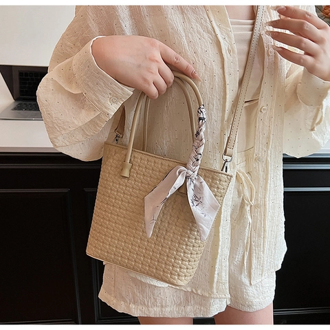 Modische Gewebte PU Leder Beuteltasche Für Damen Handtasche Mit Satinnschal Und Verstellbarem Schultergurt