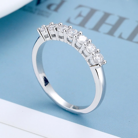 Anillo Fila Siete Piedras Cobre Zirconia Minimalista Apilable Joyería De Moda Para Mujeres