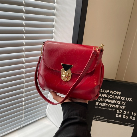 Glanzende PU Leren Schoudertas Voor Dames Vintage Geplooide Crossbody Tas Met Gouden Driehoekige Gesp Onderarm Tas