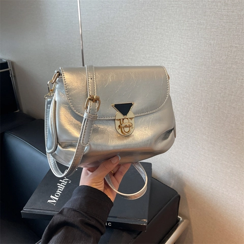 Glanzende PU Leren Schoudertas Voor Dames Vintage Geplooide Crossbody Tas Met Gouden Driehoekige Gesp Onderarm Tas