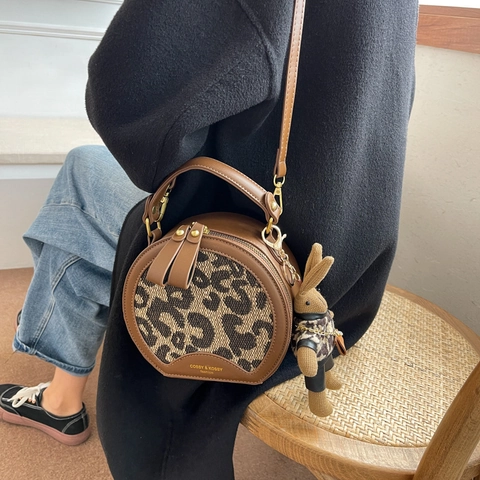 Borsa A Tracolla Rotonda Pelle PU Scacchi Stampa Leopardata Retrò Borsa A Spalla Per Donne Con Ciondolo Coniglio