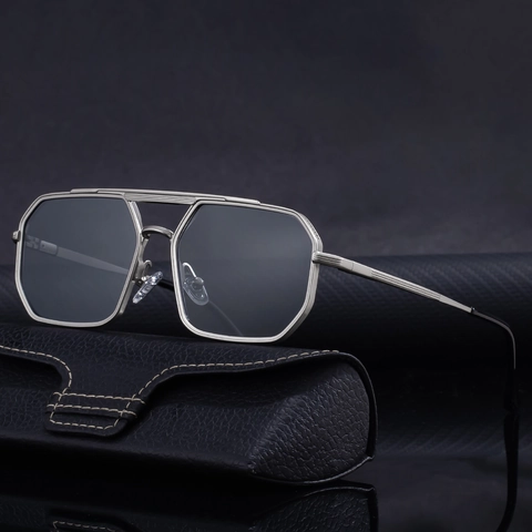 Fashionable Men Square Sunglasses Metal Frame Double Bridge Navigator Style UV400 Protection Retro Modern Outdoor Eyewear