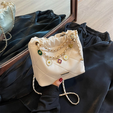 Dames Gewatteerde PU-Leren Emmertas Ruitpatroon Trekkoord Schoudertas Crossbodytas Met Gouden Ketting Hartbedeltjes