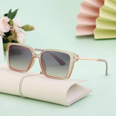 Women Vintage Square Oversized Sunglasses PC Frame Metal Temple UV400 Gradient Lens Fashion Eyewear For Travel Outdoor