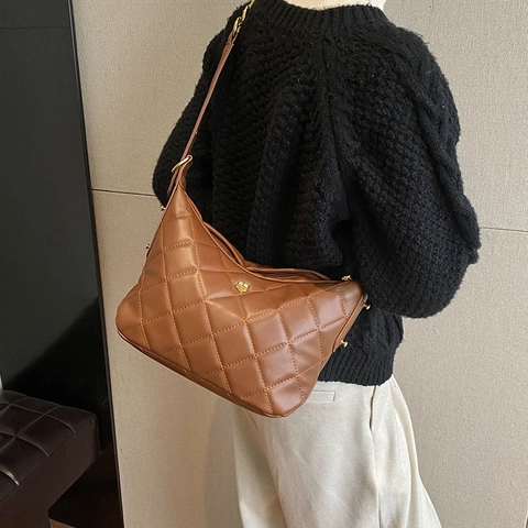 Quilted Hobo Shoulder Bag Women PU Leather Rhombus Pattern Half Moon Handbag With Gold Chain Flower Buckle Retro
