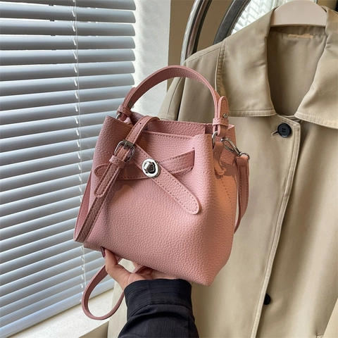 Damen Eimer Tasche PU Leder Mit Lychee Narbung Elegante Handtasche Verstellbarer Umhängegurt Silberner Drehverschluss