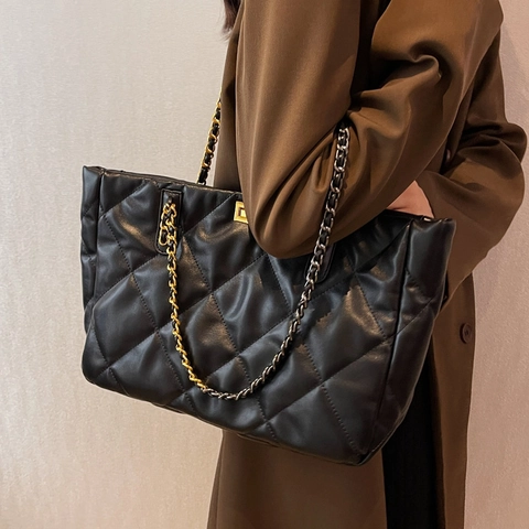 Quilted Tote Bag Diamond Pattern PU Leather Large Capacity Shoulder Bag With Bicolor Chain Strap And Gold Turn Lock For Women