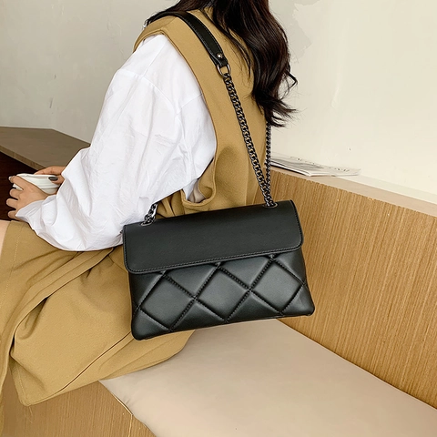 Borsa A Spalla Trapuntata Da Donna In Pelle PU Elegante Tracolla Con Catena Patta Moda Versatile A Mano