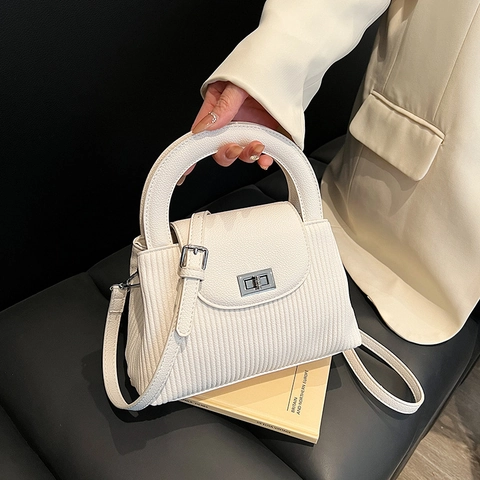 Pleated PU Leather Crossbody Bag Handbag Lychee Pattern Turn Lock Top Handle Fashion Minimalist Adjustable Strap Chic Women