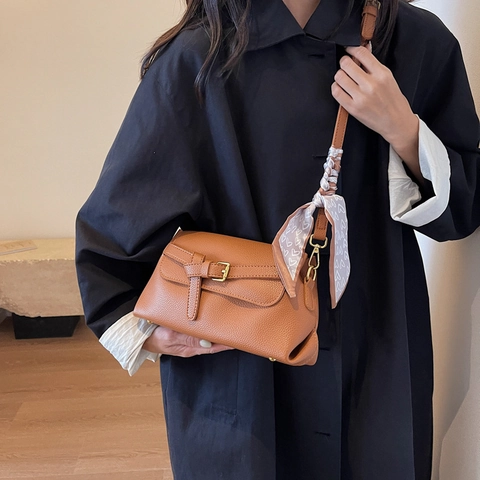 Damen Umhängetasche PU Leder Herz Satinnschal Detail Elegante Klappe Schultertasche Täglich Zubehör