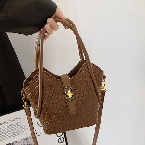 Fashion Women Woven PU Leather Bucket Bag Minimalist Solid Color Handbag With Metallic Twist Lock Shoulder Bag
