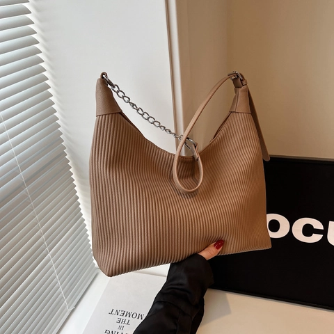Borsa A Spalla Hobo Pieghettata Di Grande Capacità In Pelle PU Con Catena In Metallo Argentato Borsa Casual Da Donna
