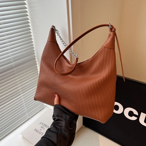 Borsa A Spalla Hobo Pieghettata Di Grande Capacità In Pelle PU Con Catena In Metallo Argentato Borsa Casual Da Donna