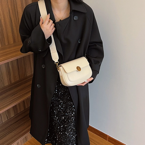 Vintage Square Crossbody Bag PU Leather With Portrait Relief Metal Buckle Wide Adjustable Fabric Strap Elegant Shoulder Bag For Women