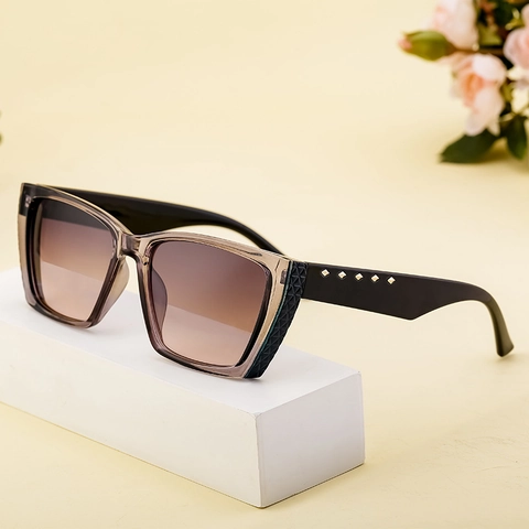 Damen Mode Eckige Cat Eye Sonnenbrille PC Rahmen Metallbügel UV400 Schutz Verlaufslinsen Sonnenbrille Mit Goldene Nieten Deko