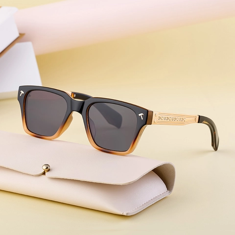 Lunettes de Soleil Carrées Vintage Monture PC Métal UV400 Mode Avec Branches Gravées Pour Hommes Femmes
