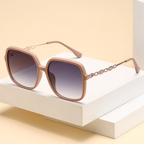 Square Polarized Sunglasses Women UV400 Protection Large Frame Fashion Gradient Lens With Metal Chain Temples