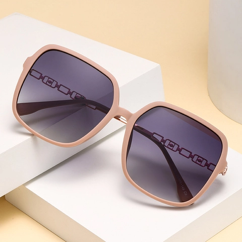Square Polarized Sunglasses Women UV400 Protection Large Frame Fashion Gradient Lens With Metal Chain Temples