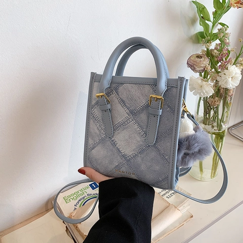 Borsa A Tracolla Da Donna In Pelle PU Texture Denim Cuciture Borsa Quadrata Con Ciondolo In Peluche Moda Casual
