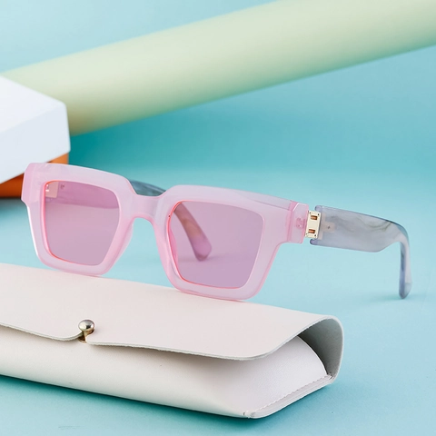 Oversized Square Frame Sunglasses UV400 Protection Lightweight PC Material Retro Trendy Outdoor Fashion Eyewear Women