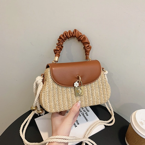 Straw Woven Shoulder Bag PU Leather Patchwork Small Square Crossbody Bag Pleated Handle Flower Charm Chic Vacation Style