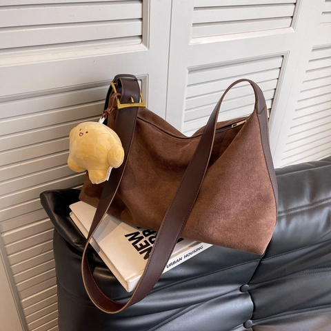 Borsa Hobo Grande Da Donna Texture Camoscio Opaco Borsa A Spalla Con Ciondolo In Peluche Tracolla Regolabile Casual Retro