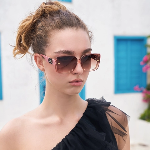 Quadratische Damen Sonnenbrille PC Material UV400 Schutz Durchbrochene Bügel Metall Blumen Dekor Mode Trendy Brillen