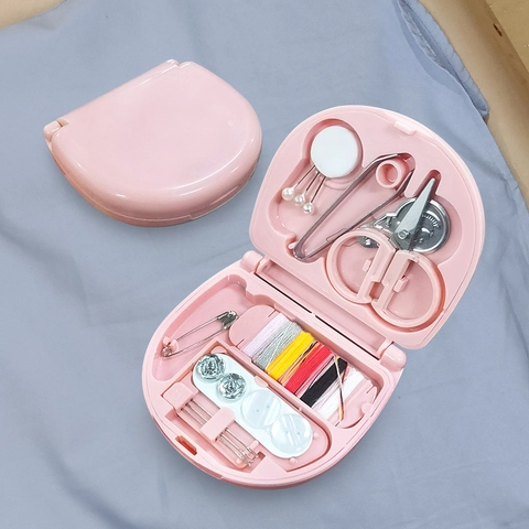 Mini Kit De Costura Portátil Caja De Plástico Hilo Multicolor Agujas De Metal Tijeras Para Viaje Emergencia Hogar Estilo Nórdico