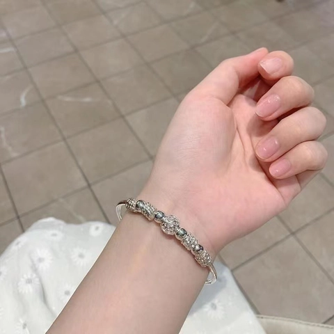 Bracelet Jonc En Perles Argentées Pour Femmes Avec Boule De Lanterne Creuse Coeur Bijoux De Main Réglables