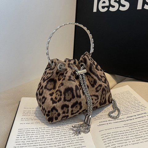 Leopard Print Samt Beuteltasche Mit Metallring Griff Und Kettenriemen Quaste Umhängetasche Für Damen