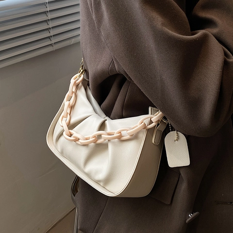 Damen Falten Wolken Achseltasche PU Leder Geraffte Knödel Schultertasche Mit Acryl Harz Kette Und Metallriemen