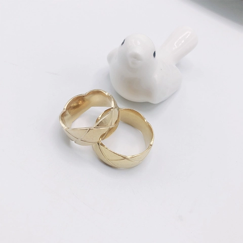 Quilted Matelassé Pattern Ring Stainless Steel Wide Band Wavy Edge Geometric Polished Jewelry For Women Men