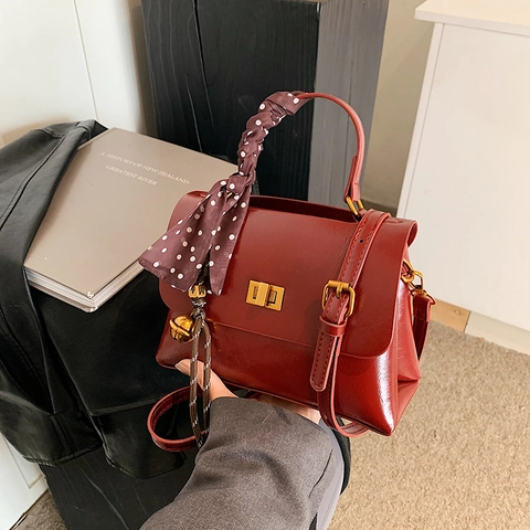Bolso Cuadrado Vintage Para Mujer Pequeño De Cuero PU Bandolera Con Asa De Pañuelo De Satén Y Colgante De Campana Simple