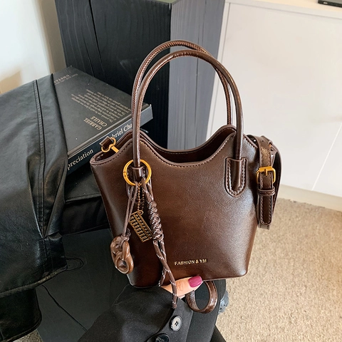 Damen Eimertasche PU Leder Handtasche Schultertasche Crossbody Retro Minimalistisches Design Mit Anhänger