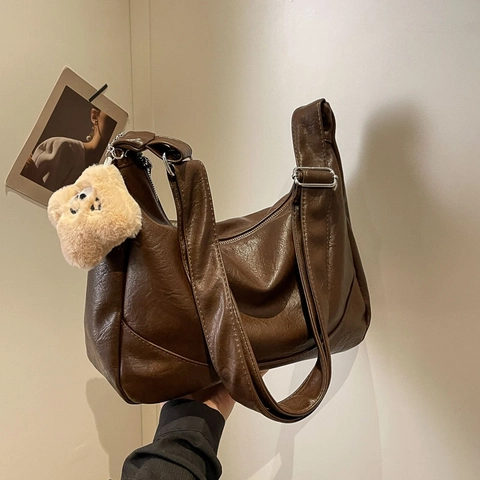 Retro PU Leather Hobo Bag Large Capacity Underarm Shoulder Bag With Plush Star Charm Adjustable Strap Minimalist Women