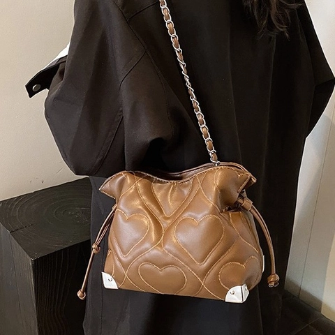 Women Crossbody Bucket Bag PU Leather Heart Quilted Metal Chain Shoulder Strap Drawstring Metal Corner Protectors Niche