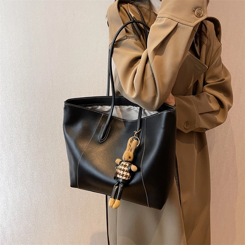 Women Tote Bag Large Capacity PU Leather Contrast Stitching Retro Commute Shoulder Handbag With Cute Rabbit Pendant