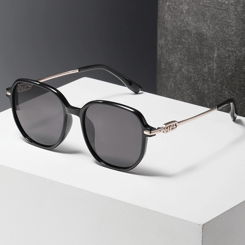 Fashion Oversized Square Polarized Sunglasses For Women UV400 Protection Gradient Lens Vintage Metal Temple Sunshade Eyewear Outdoor Travel Party Sunglasses