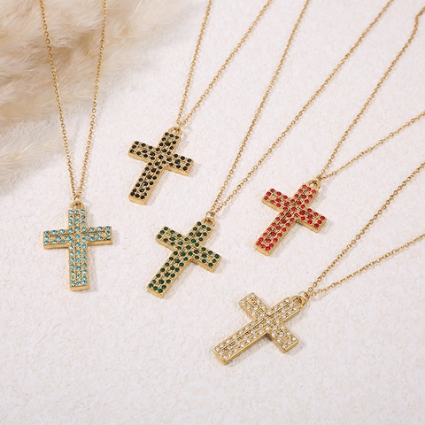 Collier Pendentif Croix Plaqué Or Acier Inoxydable Avec Zircone Cubique Colorée Style Hip Hop Minimaliste Pour Femme