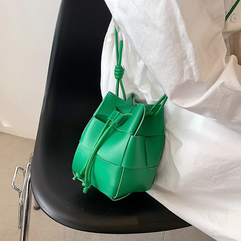 Women Fashion Woven Bucket Bag Small PU Leather Drawstring Crossbody Shoulder Bag Square Grid Minimalist Style