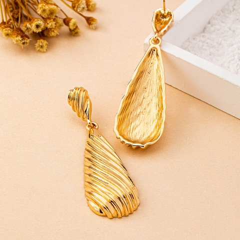 Large Textured Teardrop Drop Earrings Gold Zinc Alloy Geometric Statement Relief Jewelry For Women Retro Style