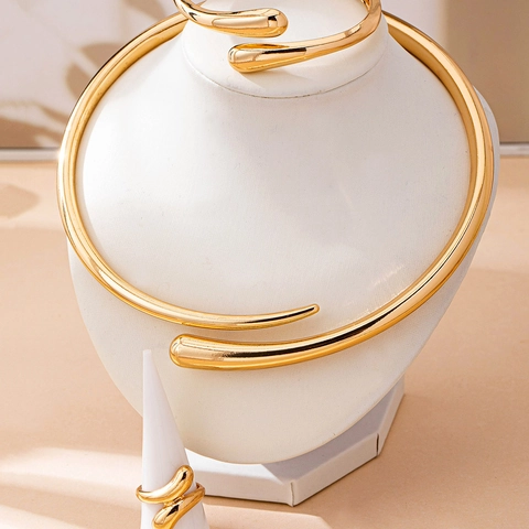 Schmuckset Aus Goldbeschichteter Legierung Halskette Armband Ring Minimalistisches Flüssiges Metalldesign Tropfenform Damen