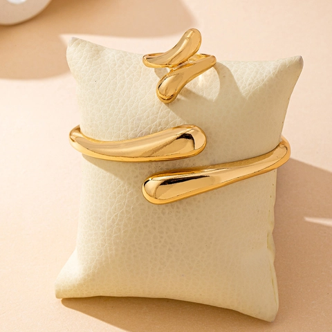 Polierte Goldene Legierung Offene Manschette Armband Und Ring Minimalistisch Organisch Tropfenform Schmuck Für Damen